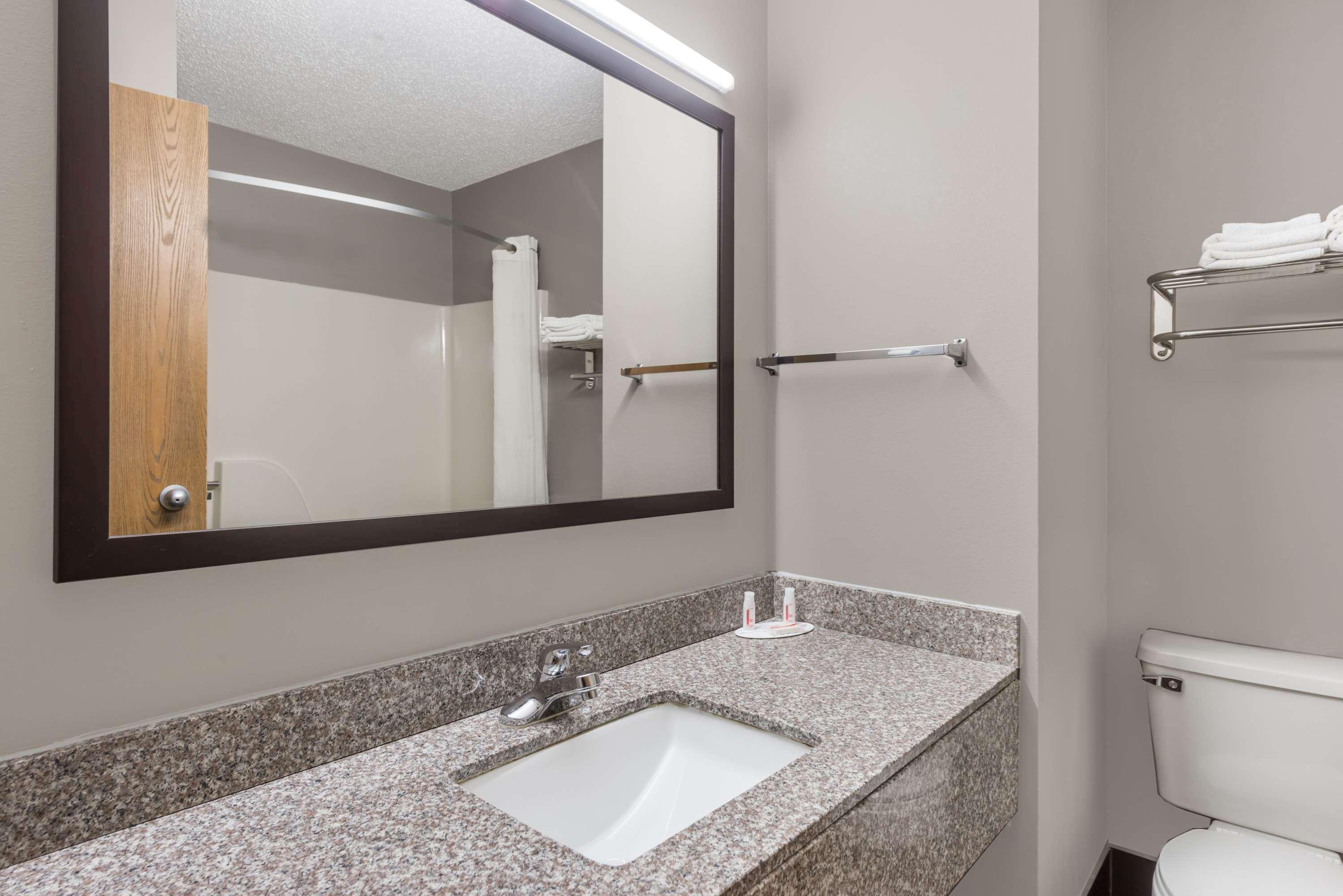 ซูเปอร์ 8 บาย วินด์แฮม เวสต์ เพลนส์ เวสต์ Motel West Plains ภายนอก รูปภาพ