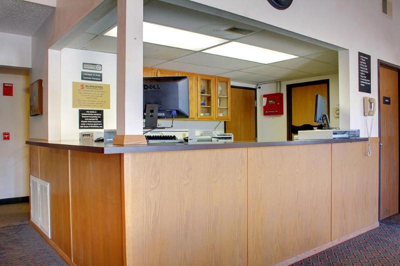 ซูเปอร์ 8 บาย วินด์แฮม เวสต์ เพลนส์ เวสต์ Motel West Plains ภายนอก รูปภาพ