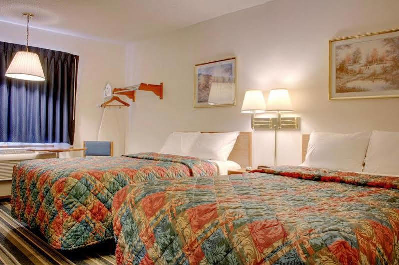 ซูเปอร์ 8 บาย วินด์แฮม เวสต์ เพลนส์ เวสต์ Motel West Plains ภายนอก รูปภาพ
