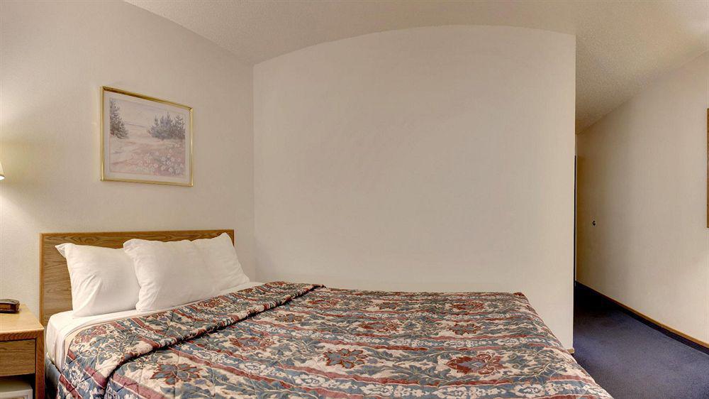 ซูเปอร์ 8 บาย วินด์แฮม เวสต์ เพลนส์ เวสต์ Motel West Plains ภายนอก รูปภาพ